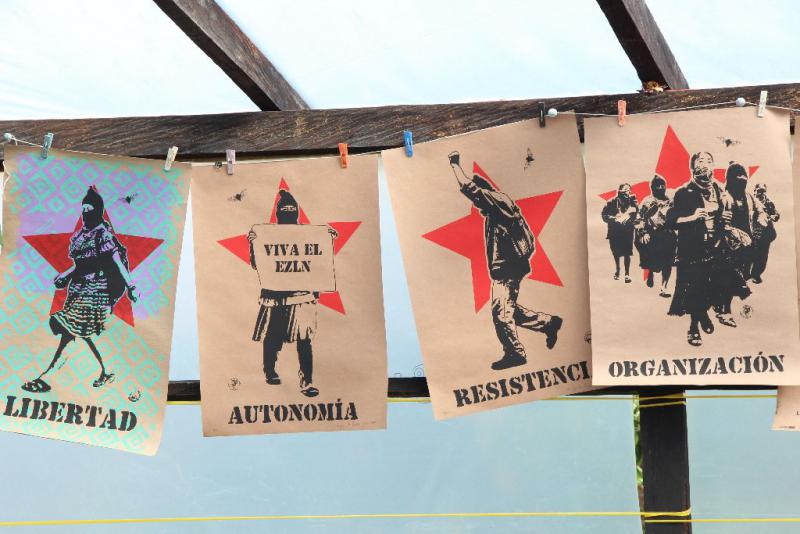 Freiheit, Autonomie, Widerstand, Organisation – Die zapatistischen Grundwerte auf Postern