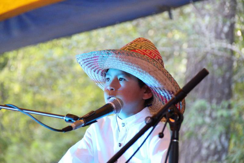 Bei der Musikgruppe „Sones de Guerrero“ aus dem Bundesstaaten Guerrero harmonieren Klein und Groß und wissen die Zuhörer zu überzeugen