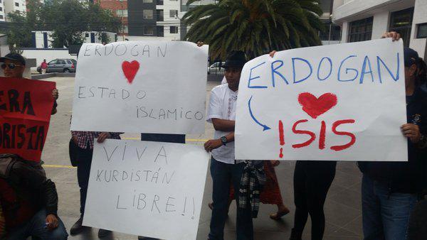 Aktivisten in Quito protestieren gegen den türkischen Präsidenten