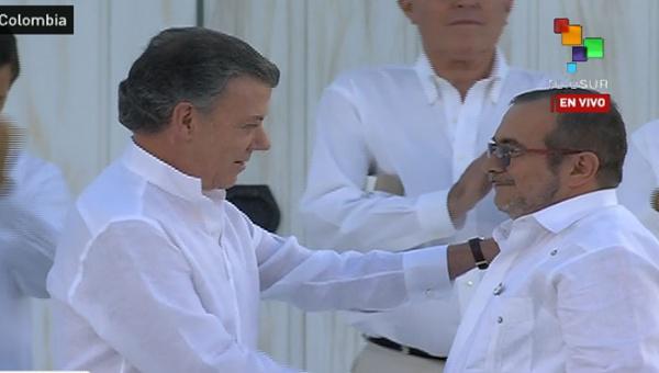 Präsident Santos und der Oberkommandierende der Farc, Rodrigo Londoño