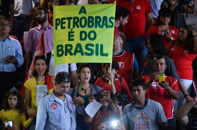 Demonstration zur Verteidigung von Petrobras und der Rechte der Arbeiter in Brasília im März 2015: "Petrobras gehört Brasilien"