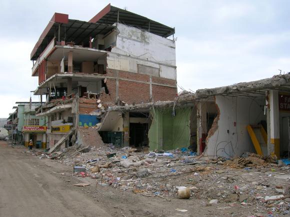 In diesem Einkaufszentrum in Manta starben bei dem Erdbeben am 16. April mehr als 90 Menschen