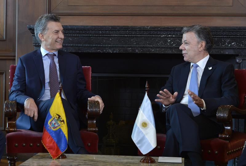 Macri und Santos bei den Gesprächen in Kolumbien