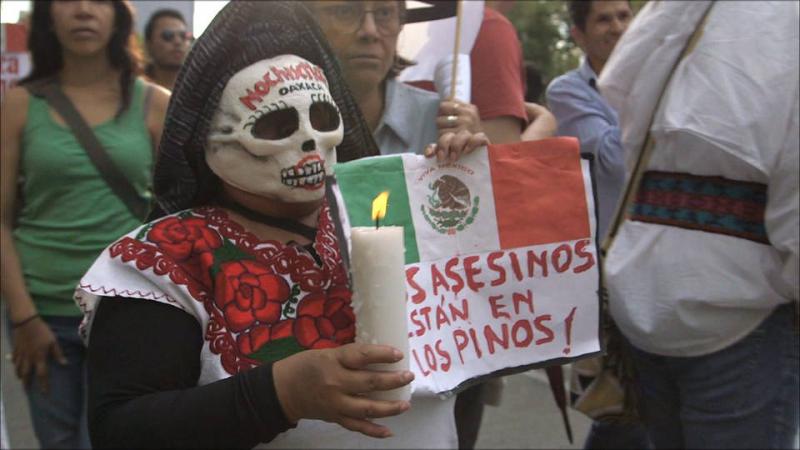 "Die Mörder sind in Los Pinos", gemeint ist der Präsidentenpalast