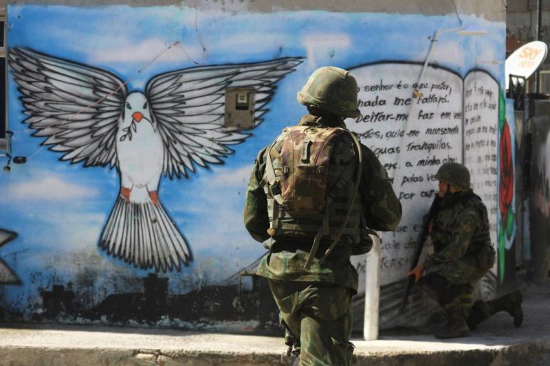 Militärische Besetzung der großen Favela Maré wenige Monate vor Beginn der FIFA Fußball-Weltmeisterschadt 2014 (05.04.2014) Militärische Besetzung der großen Favela Maré wenige Monate vor Beginn der FIFA Fußball-Weltmeisterschadt 2014 (05.04.2014)