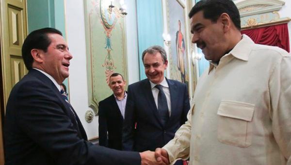 Präsident Maduro begrüßt die Ex-Präsidenten Trujillo und Zapatero am 19. Mai in Caracas