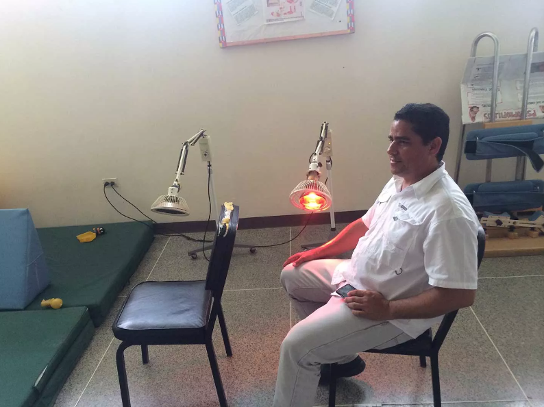 Ramón Suárez im Physiotherapiezentren (SRI) in Carora, in dem er behandelt wird (6. Juni 2016)
