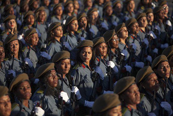 Weibliche Angehörige der Streitkräfte.