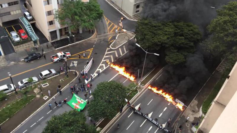 Geschlossen: Die Avenida 23 de maio in São Paulo Geschlossen: Die Avenida 23 de maio in São Paulo