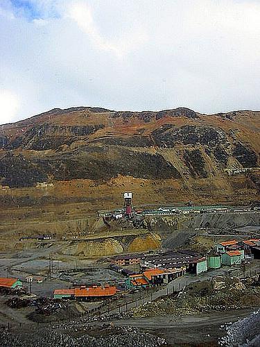 Bergbau in Peru – die großen Unternehmen zahlen kaum mehr Steuern