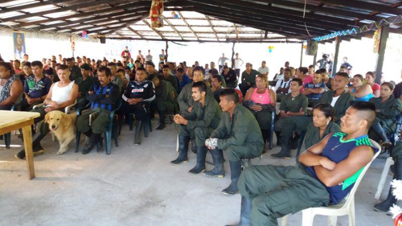 Farc-Mitglieder bleiben an Orten nahe der 26 Entwaffnungszonen in Kolumbien