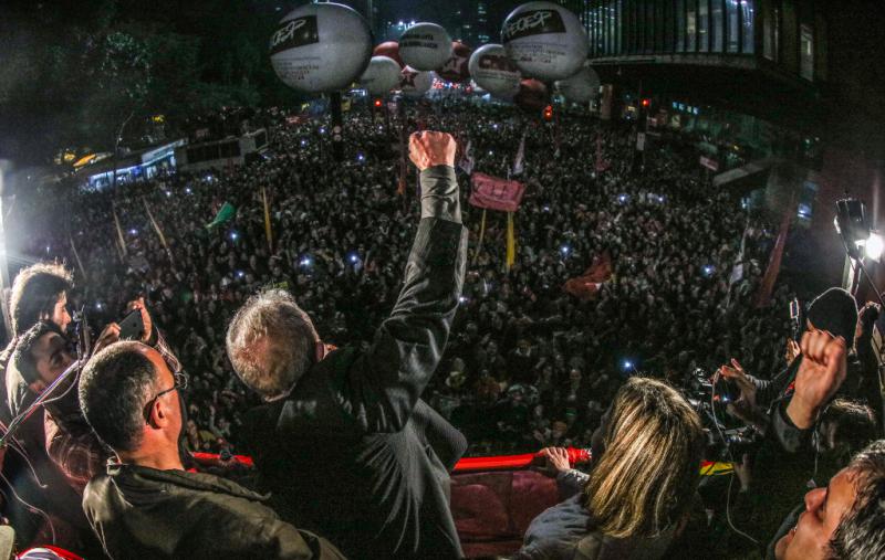 Tausende Anhänger des Ex-Präsidenten demonstrierten am Donnerstag in São Paulo und anderen Städten Brasiliens unter dem Motto "Demokratie mit Lula"