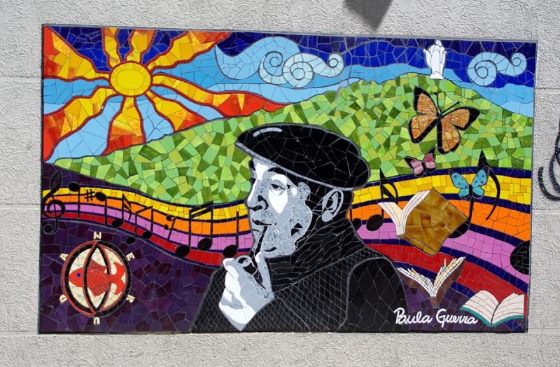 Ein Mosaik der Künstlerin Paula Guerra zu Ehren Pablo Nerudas  im Stadtteil Bellavista von Santiago, Chile