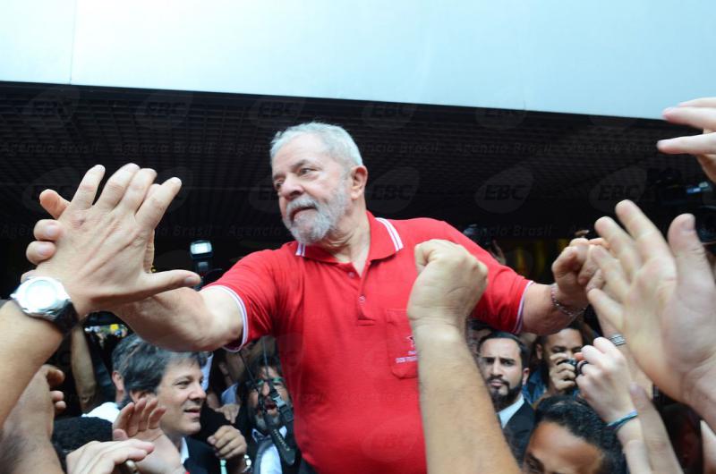 Lula traf heute mit Mitgliedern der Gewerkschaften in Brasilien zusammen, um über weitere Schritte zu beraten