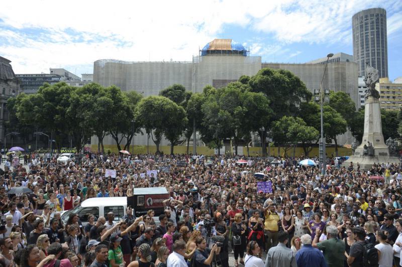Proteste und Trauerkundgebung vor dem Stadtparlament in Rio de Janeiro