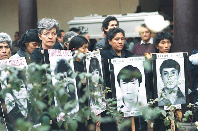 Angehörige von Opfern des Massakers von La Cantuta. Ein Dozent und neun Studierende wurden am 18. Juli 1992 vom Militär entführt und sind seitdem verschwunden
