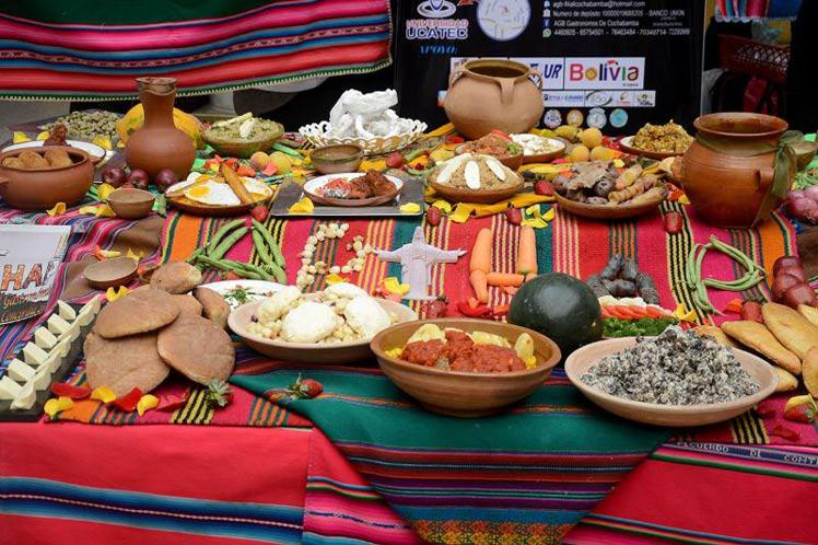 Auf der Plaza San Francisco in La Paz, Bolivien, fand zum Auftakt des Aymara-Jahres am 16. Juni das weltweit größte gemeinschaftliche Essen mit traditionellen Gerichten des Landes statt