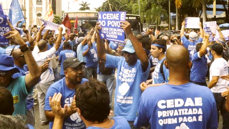 In Rio de Janeiro protestierten im vergangenen Jahr Zehntausende gegen die Privatisierung des für die Wasserversorgung der Stadt zuständigen bundesstaatlichen Unternehmens Cedae