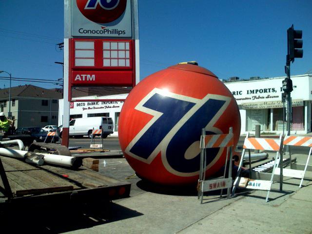 Eine Tankstelle des Ölkonzerns ConocoPhillips in Los Angeles, USA