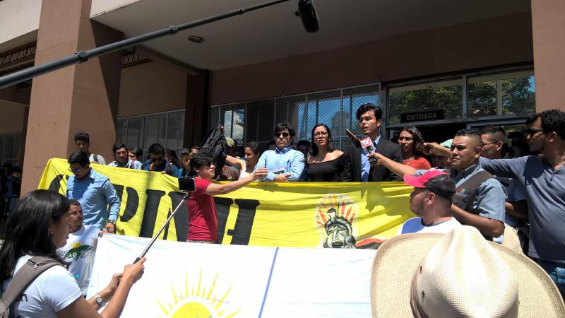 Mitglieder von Copinh und des Anwaltteams der Familie Cáceres in einer Presseerklärung im Anschluss an die Demonstration