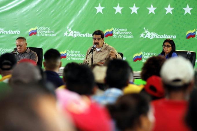 Der Präsident ordnete die sofortige Rückgabe der Ländereien an vertriebene Bauern an. Vizepräsidentin Delcy Rodríguez und Diosdado Cabello sollen dies sicherstellen