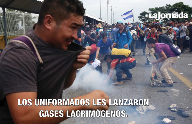 Mit Trängengas ging die mexikanische Polizei an der Grenze gegen die Flüchtlinge aus Honduras vor (Screenshot)