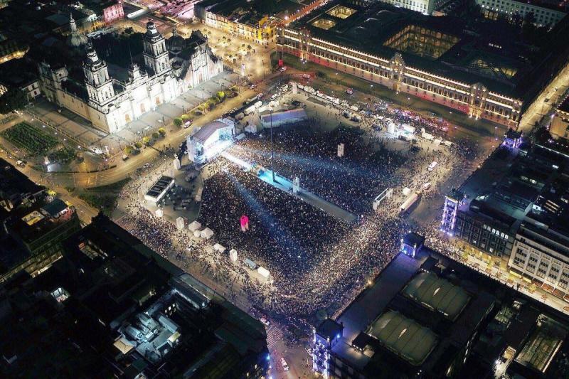 Zehntausende feierten den Wahlsieg Amlos auf dem "Zócalo",  dem zentralen Platz von Mexiko-Stadt