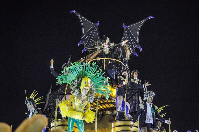 Beim Karneval in Rio de Janeiro, Brasilien: De-facto-Präsident Temer und sein Gefolge als neoliberale Vampire