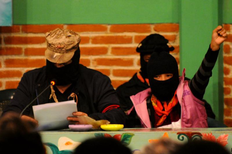 Subcomandante Galeano und ein junger Zapatista Subcomandante Galeano und ein junger Zapatista