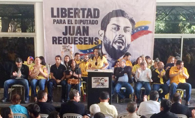 ... während Mitglieder von Primero Justicia die Freilassung von Juan Resquenes forderten, den sie als "Geisel" der Regierung bezeichnen