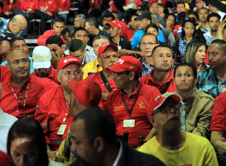 PDVSA-Arbeiter bei der Zusammenkunft mit Präsident Maduro und Erdölminister Quevedo
