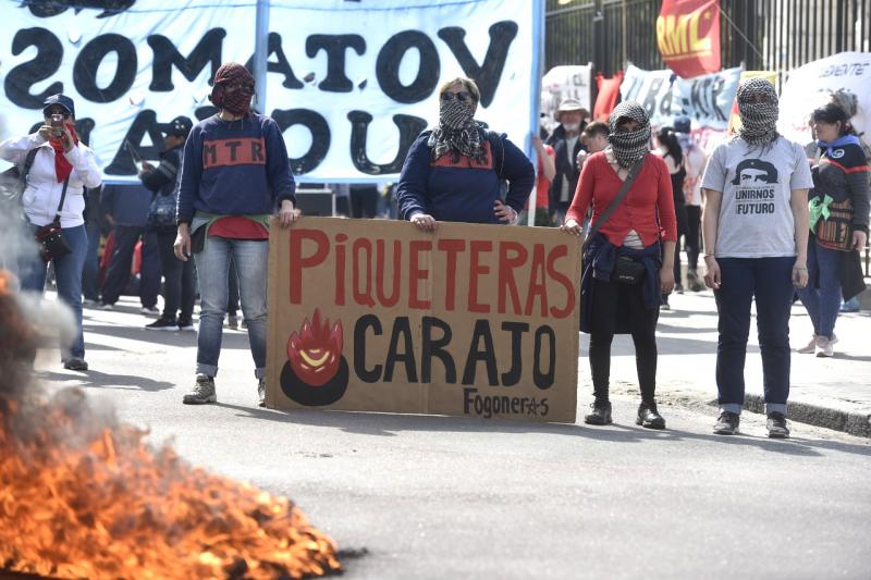 "Piqueteras" bei einer der zahlreichen Demonstrationen während der Konferenz in La Plata