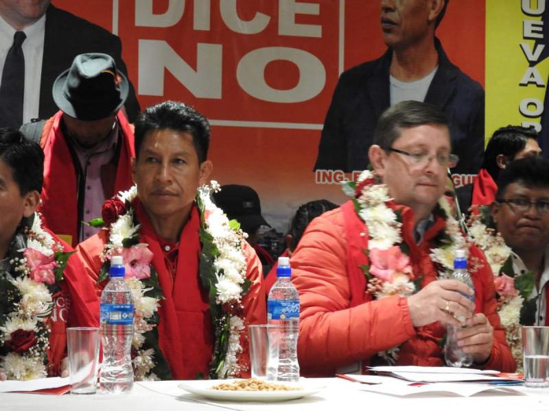Das Bolivia dice No- Gespann ist zerbrochen: Edwin Rodríguez (links) hat seinen Rückzug erklärt. Rechts von ihm Präsidentschaftskandidat Óscar Ortiz
