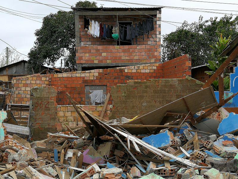 Haus in Trümmern nach Zwangsumsiedlung in Vila Nazaré