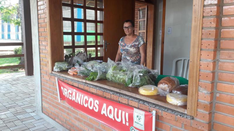 Seit 2016 gibt es in Laranjeiras do Sul feste Marktstände, an denen kleinbäuerliche Familien täglich ihre Produkte verkaufen können