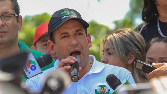 Der Oppositionspolitiker Fernando Camacho versucht hingegen alles, die Wahl noch irgendwie anzufechten - bisher erfolglos