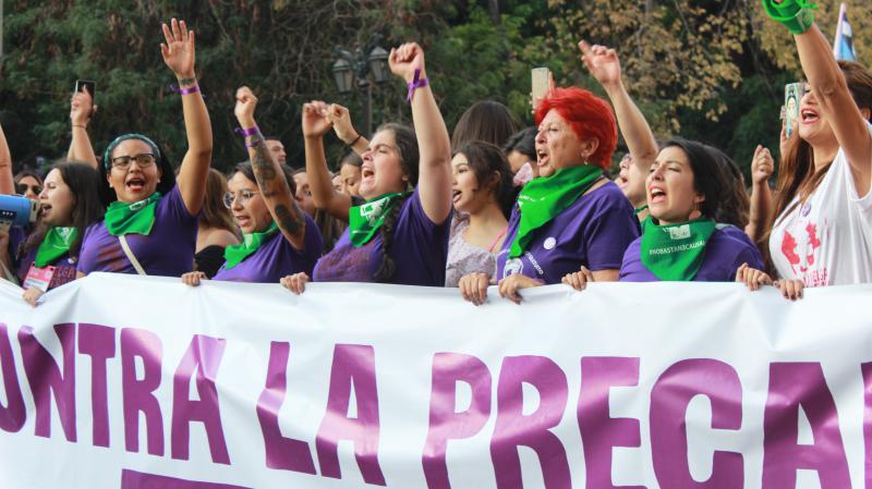 "Gegen die Prekarisierung des Lebens" steht auf dem Plakat der Frauendemo in Chile