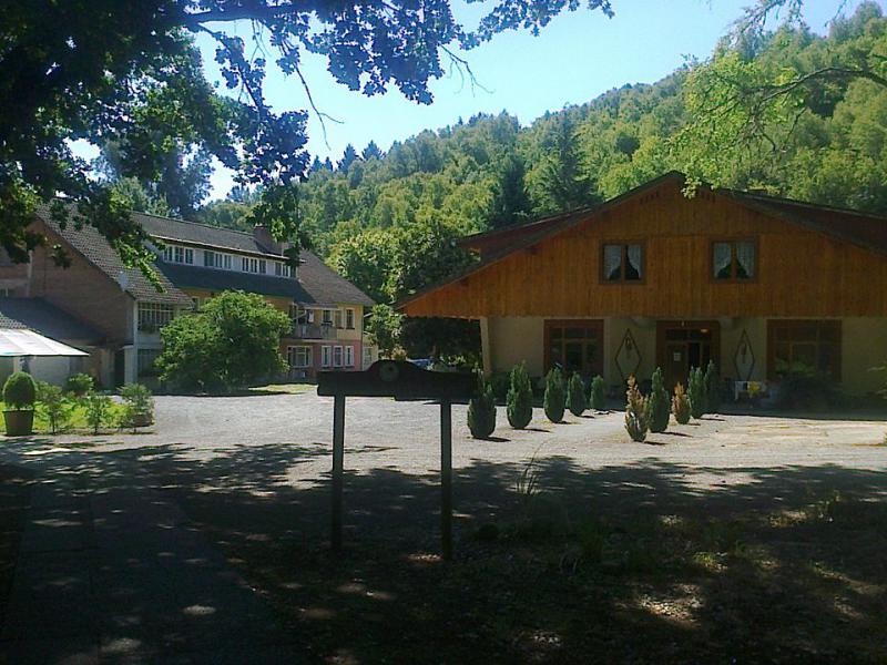 Gebäude auf dem Gelände der Colonia Dignidad. Heute wird es als Hotel genutzt (Aufnahme von 2014)