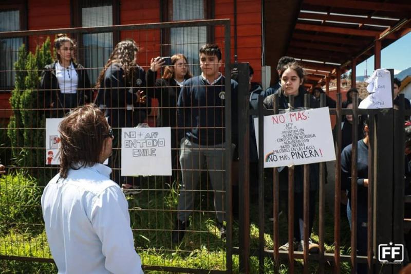 Schüler in Hornopirén besetzten nach der Demonstration ihre Schule "Sagrada Familia"