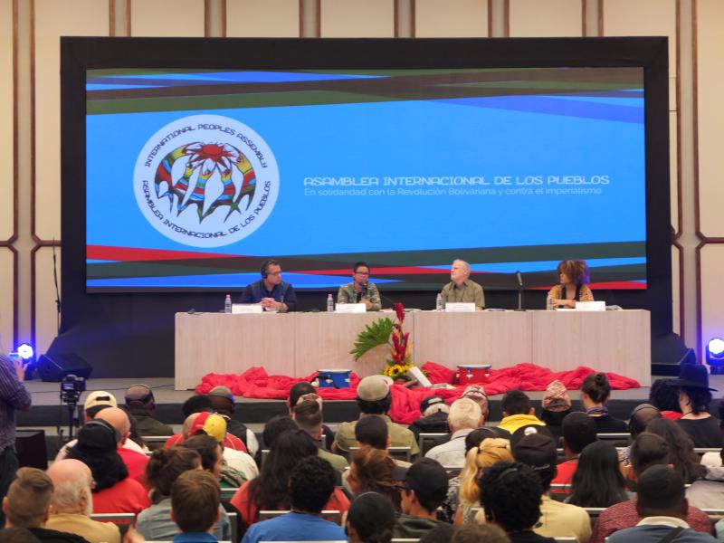 Beim Eröffnungspanel sprechen Vertreter über die Solidarität mit Venezuela