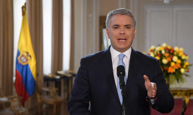 Duque am Mikrofon bei seiner Ansprache