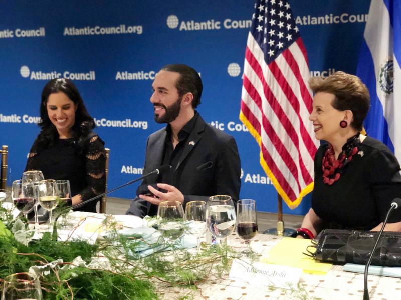 Dinner des Atlantic Council zu Ehren Buḱeles am 8. Mai in Washington. Politiker, Unternehmer und OAS-Generalsekretär Almagro waren geladen
