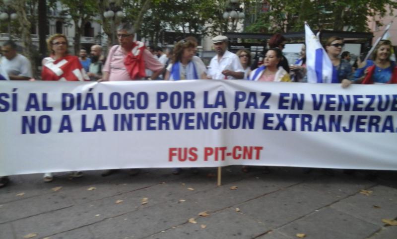 Gewerkschafterinnen und Gewerkschafter demonstrieren in Montevideo für den Dialog der Konfliktparteien in Venezuela und gegen eine ausländische Intervention