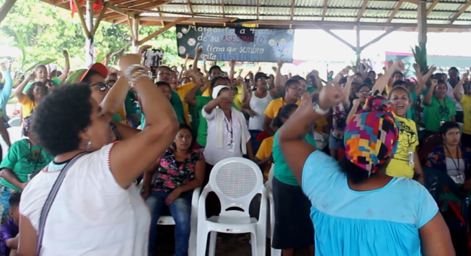 Mehr als 1.200 Frauen und 350 Kinder kamen im rebellischen Territorium der Garifuna in Vallecito, Iriona, Colón, Honduras, zusammen
