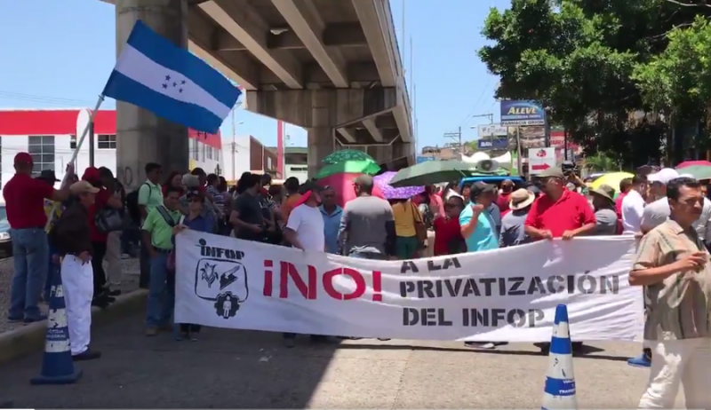 Lehrkräfte und medizinisches Personal in Honduras kämpfen gegen Privatisierungen im Bildungs- und Gesundheitsbereich und fordern den Rücktritt des Präsidenten