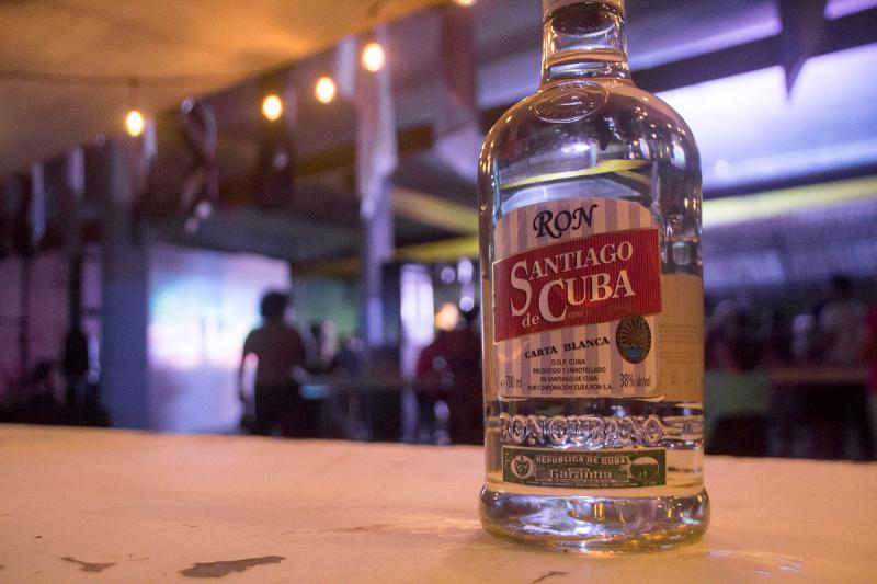 Der Rum "Santiago de Cuba" wird nun durch ein kubanisch-britisches Joint Venture auch international vermarktet