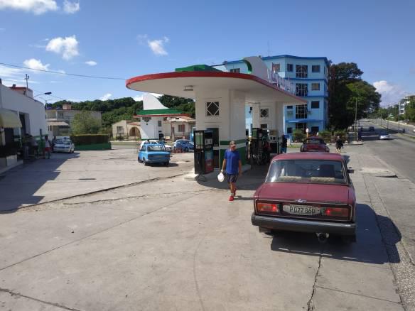 Tankstelle in Havanna am 10. Oktober: Benzin und Diesel sind wieder ohne Wartezeiten verfügbar