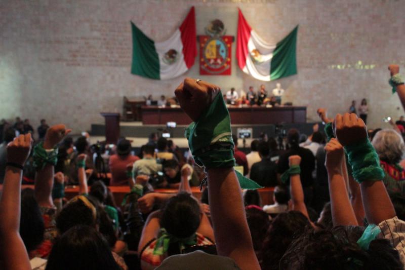Ein Sieg für die Frauenrechte: Feministinnen nach der Abstimmung im Parlament von Oaxaca
