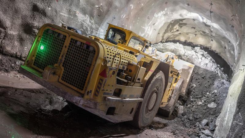 Aus der ersten Untertagebaumine Ecuadors wurde nun der Export nach Europa begonnen - allen Protesten zum Trotz