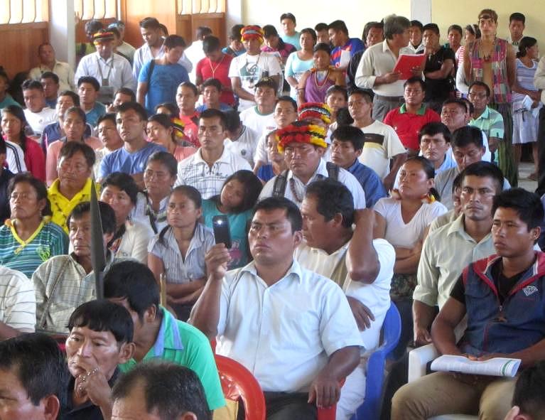 Versammlung der indigenen Gemeinschaft Awajún. Sie wehrt sich gemeinsam mit den Wampis erfolgreich gegen Erdöl- und Bergbauprojekte in ihrem Gebiet